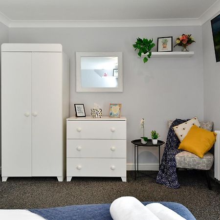Free Parking - Heart Of The City - Superb Townhouse & Garden - Peaceful Area But Only 5Min Walk To Beach, Shops, Bars, Arena, Marina, Parks Swansea Kültér fotó