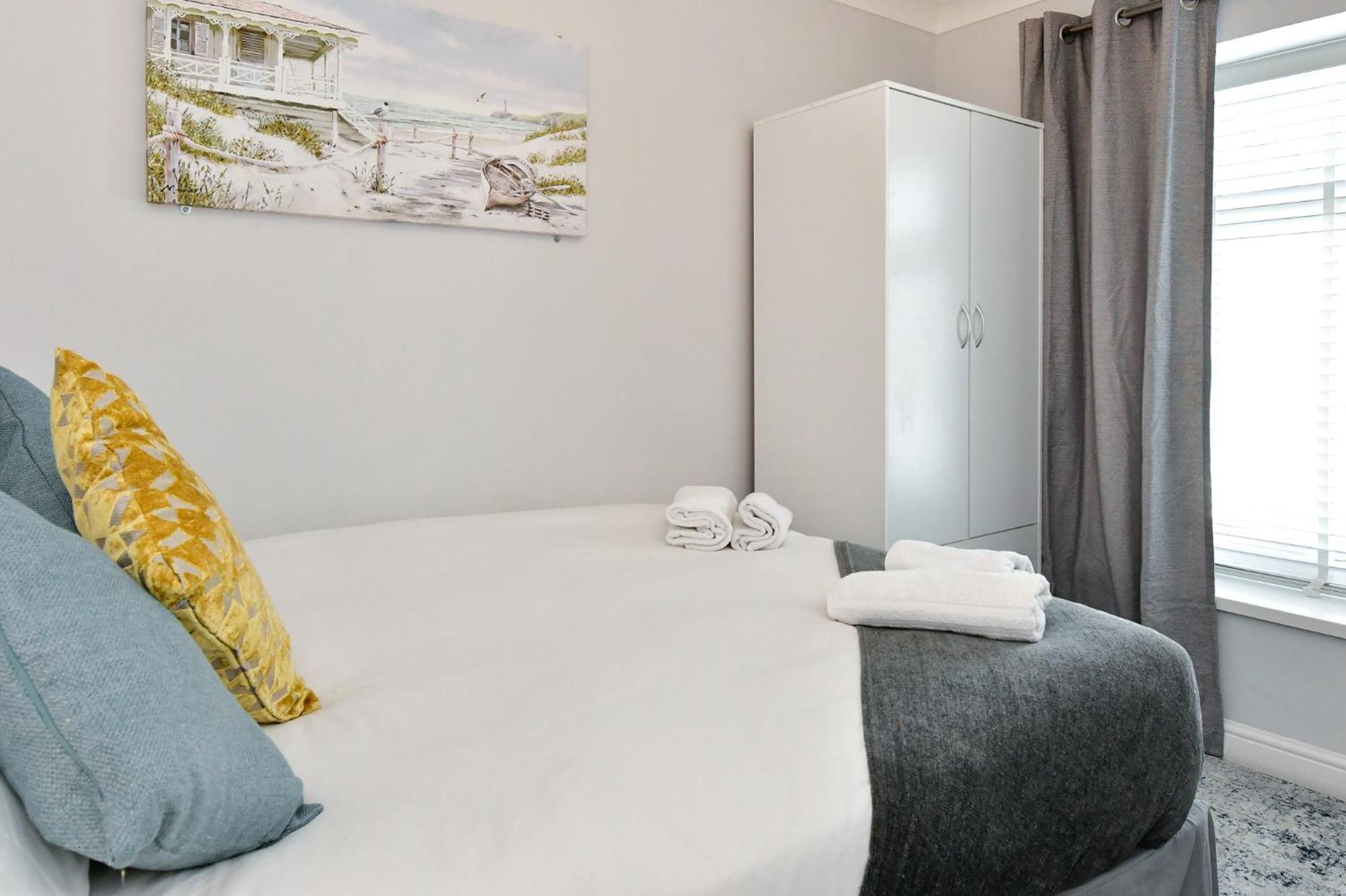 Free Parking - Heart Of The City - Superb Townhouse & Garden - Peaceful Area But Only 5Min Walk To Beach, Shops, Bars, Arena, Marina, Parks Swansea Kültér fotó