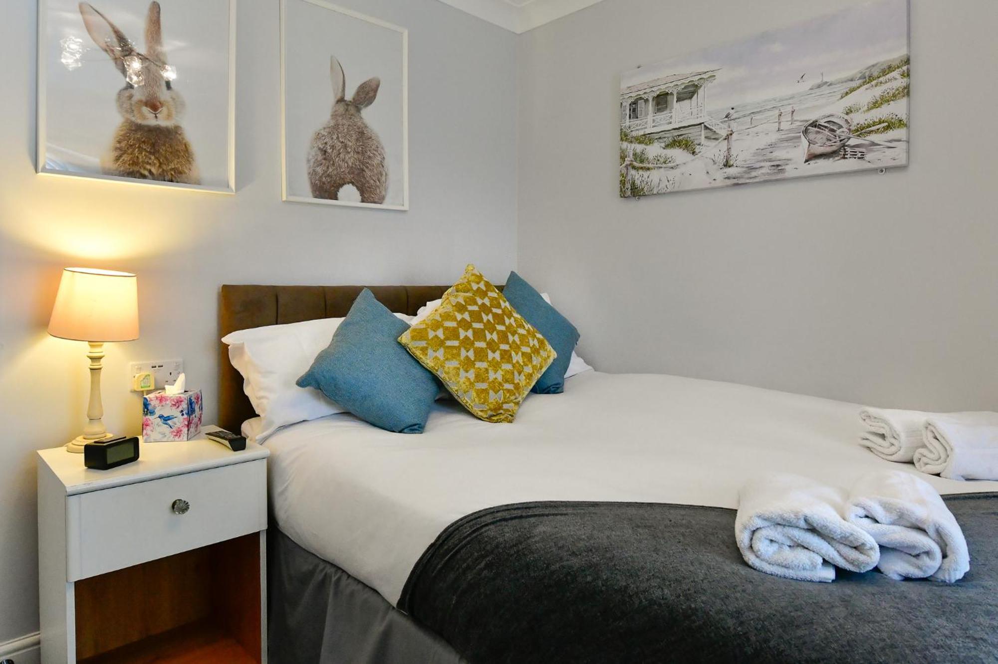 Free Parking - Heart Of The City - Superb Townhouse & Garden - Peaceful Area But Only 5Min Walk To Beach, Shops, Bars, Arena, Marina, Parks Swansea Kültér fotó