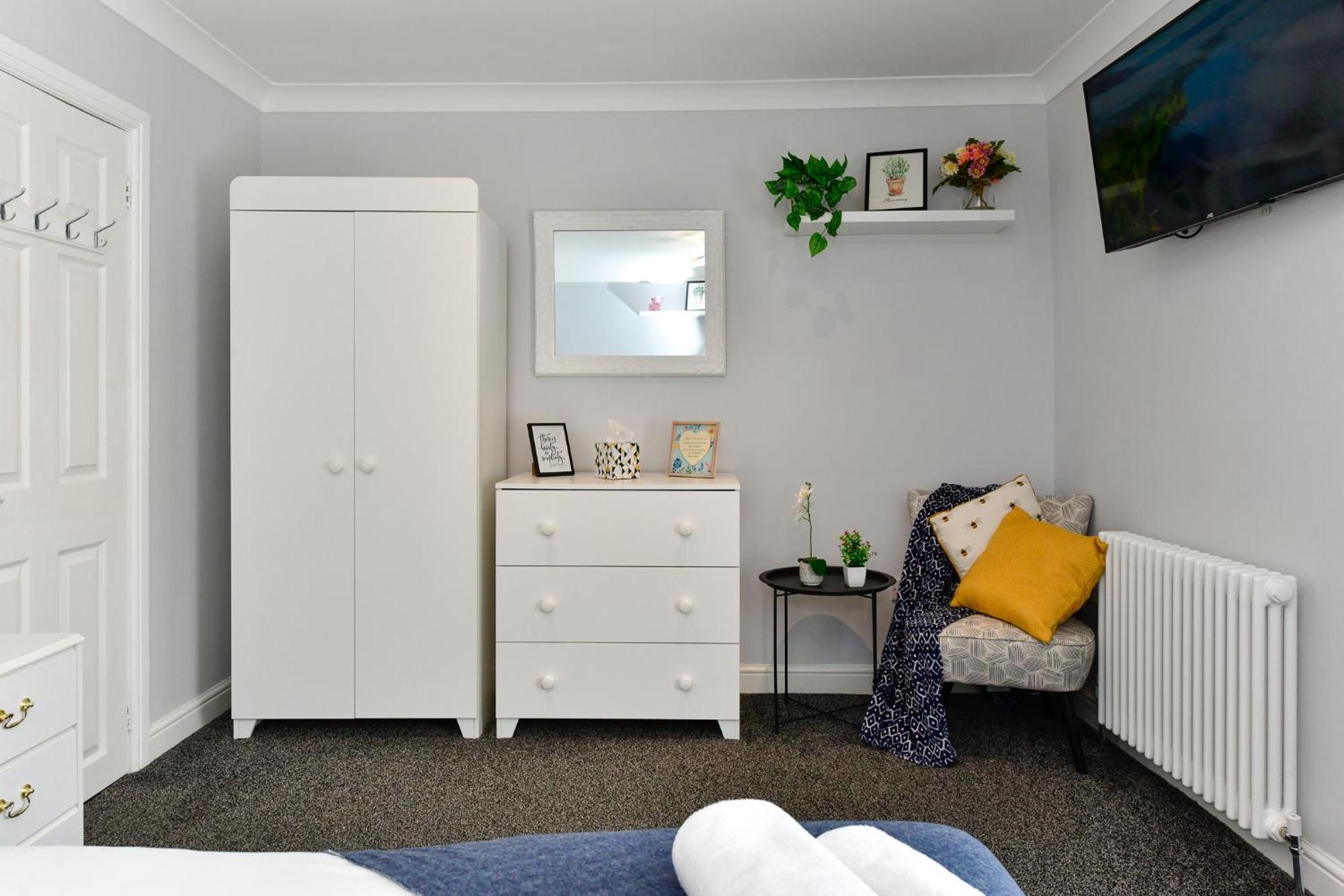 Free Parking - Heart Of The City - Superb Townhouse & Garden - Peaceful Area But Only 5Min Walk To Beach, Shops, Bars, Arena, Marina, Parks Swansea Kültér fotó