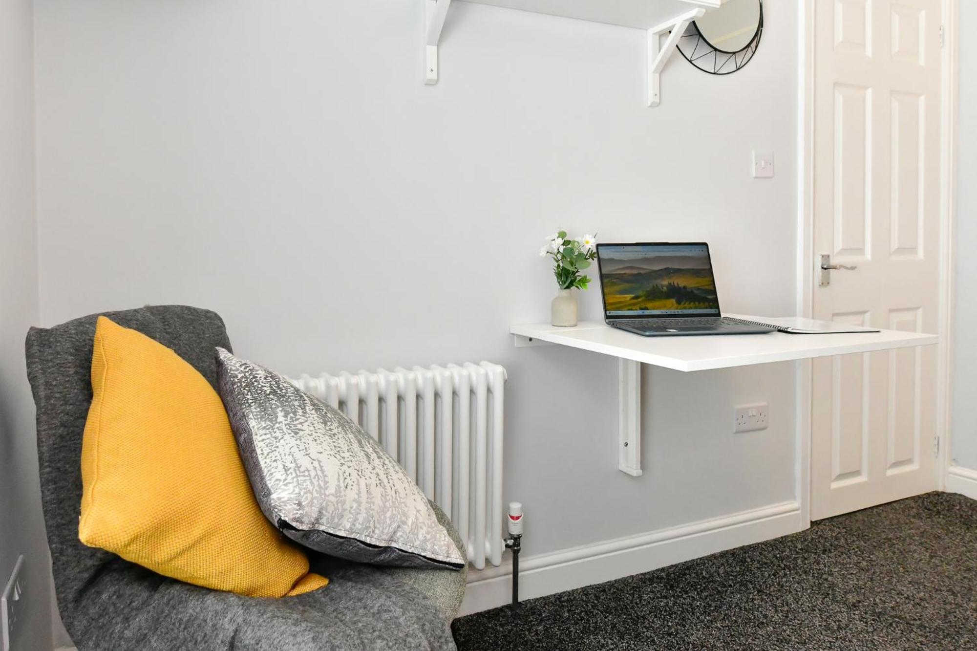 Free Parking - Heart Of The City - Superb Townhouse & Garden - Peaceful Area But Only 5Min Walk To Beach, Shops, Bars, Arena, Marina, Parks Swansea Kültér fotó