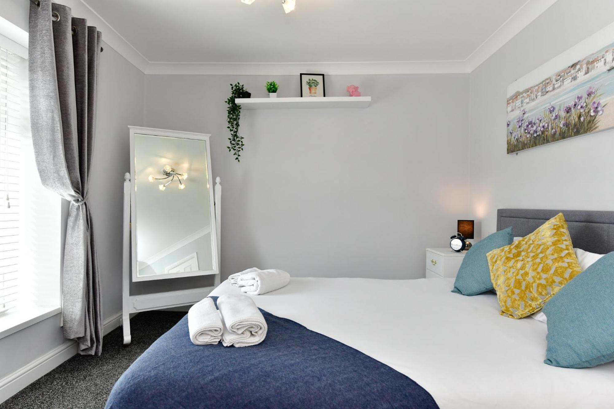 Free Parking - Heart Of The City - Superb Townhouse & Garden - Peaceful Area But Only 5Min Walk To Beach, Shops, Bars, Arena, Marina, Parks Swansea Kültér fotó