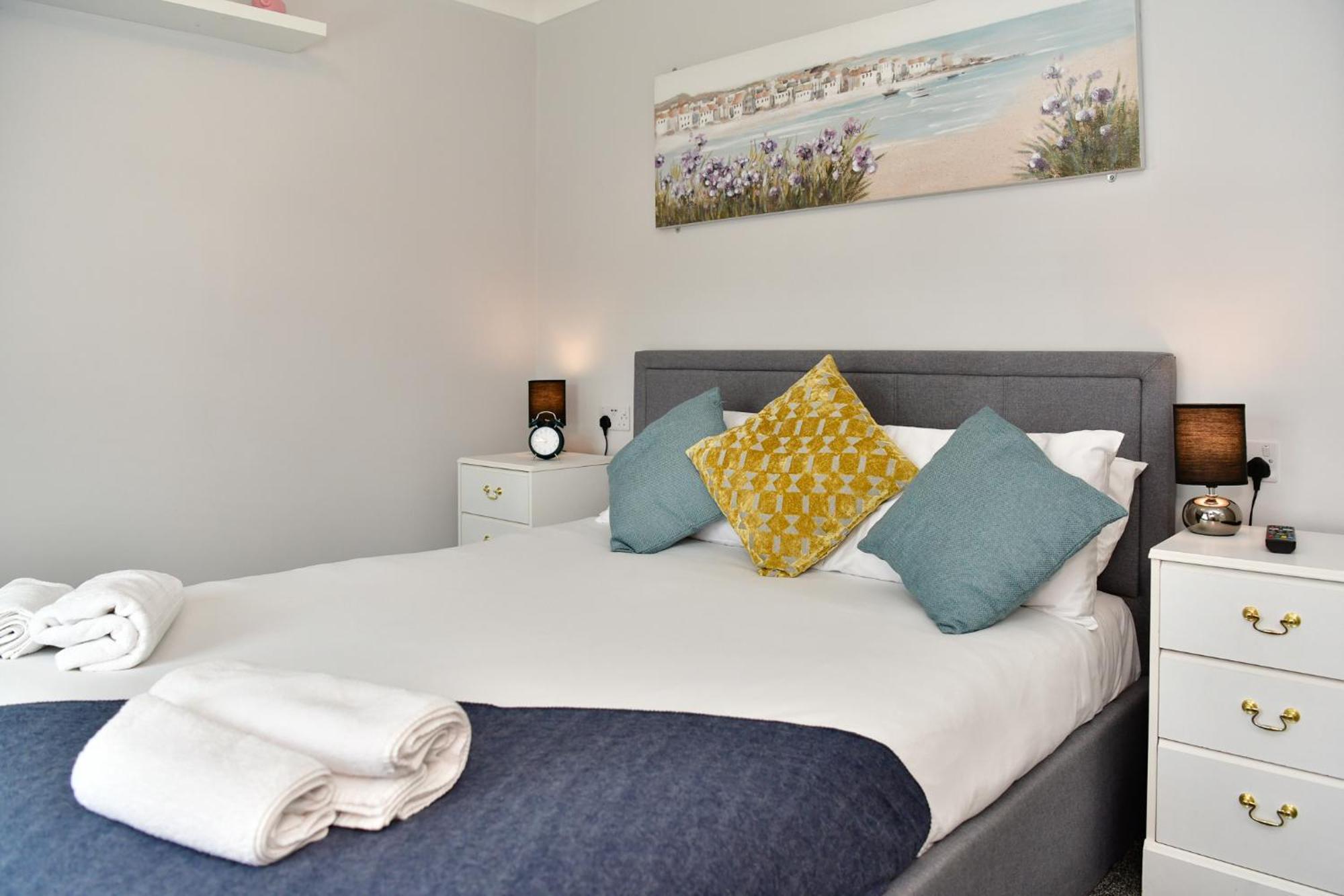 Free Parking - Heart Of The City - Superb Townhouse & Garden - Peaceful Area But Only 5Min Walk To Beach, Shops, Bars, Arena, Marina, Parks Swansea Kültér fotó