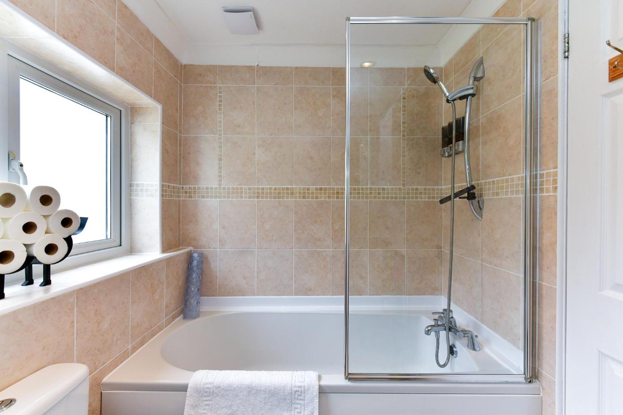Free Parking - Heart Of The City - Superb Townhouse & Garden - Peaceful Area But Only 5Min Walk To Beach, Shops, Bars, Arena, Marina, Parks Swansea Kültér fotó