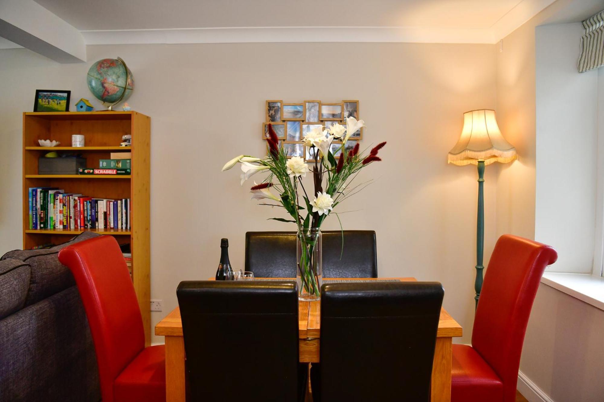 Free Parking - Heart Of The City - Superb Townhouse & Garden - Peaceful Area But Only 5Min Walk To Beach, Shops, Bars, Arena, Marina, Parks Swansea Kültér fotó